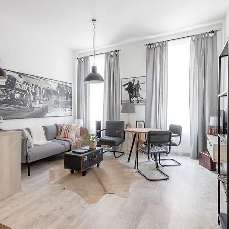 Two-Bedroom Apartment Next To Music Academy Budapest Exteriör bild