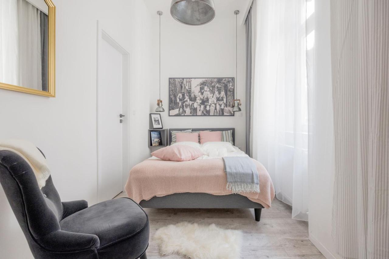 Two-Bedroom Apartment Next To Music Academy Budapest Exteriör bild